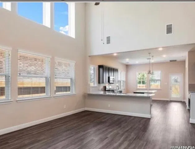 4 bed, 3.0 bath, 2572 sqft, $2,650 — Photo 2