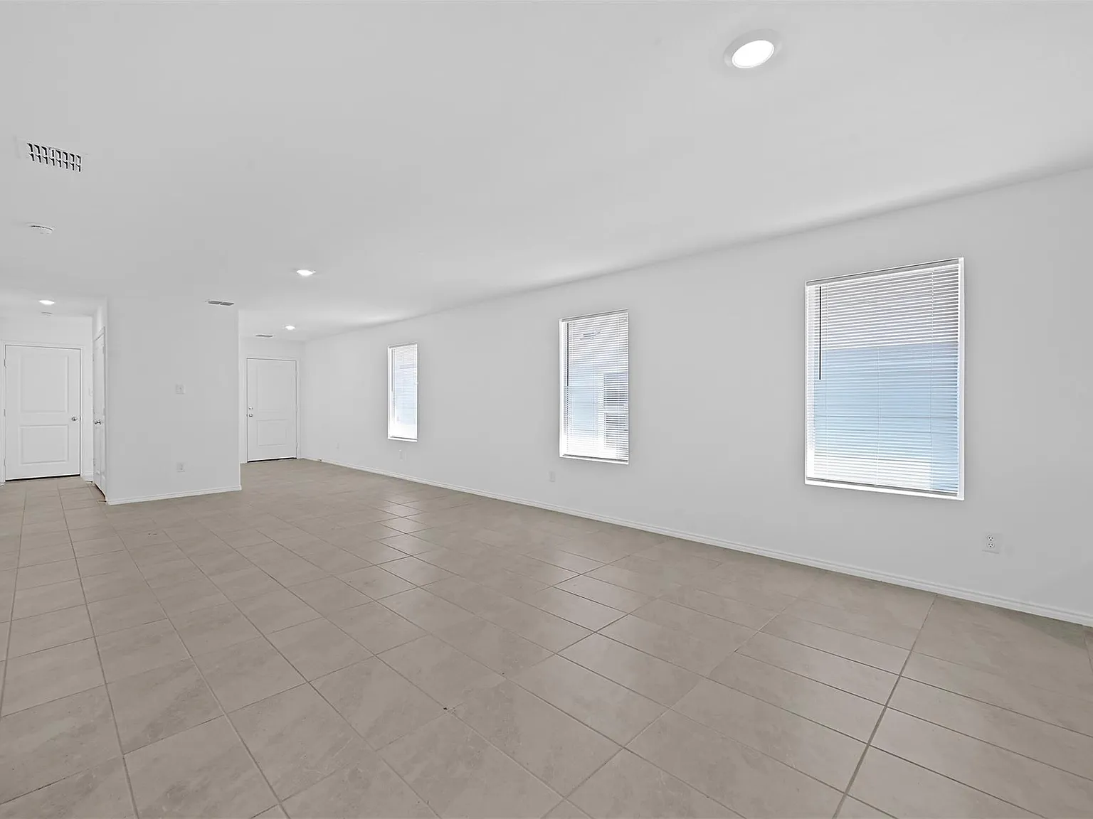 3 bed, 1411 sqft, $2,100 — Photo 4