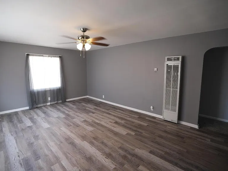 2107 Avenue D — Photo 12