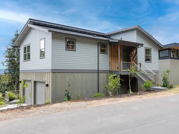 215 NW Sophie Ln, White Salmon, WA 98672