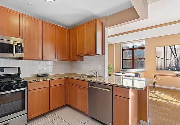 5th image of 237 W 115th St APT 6B