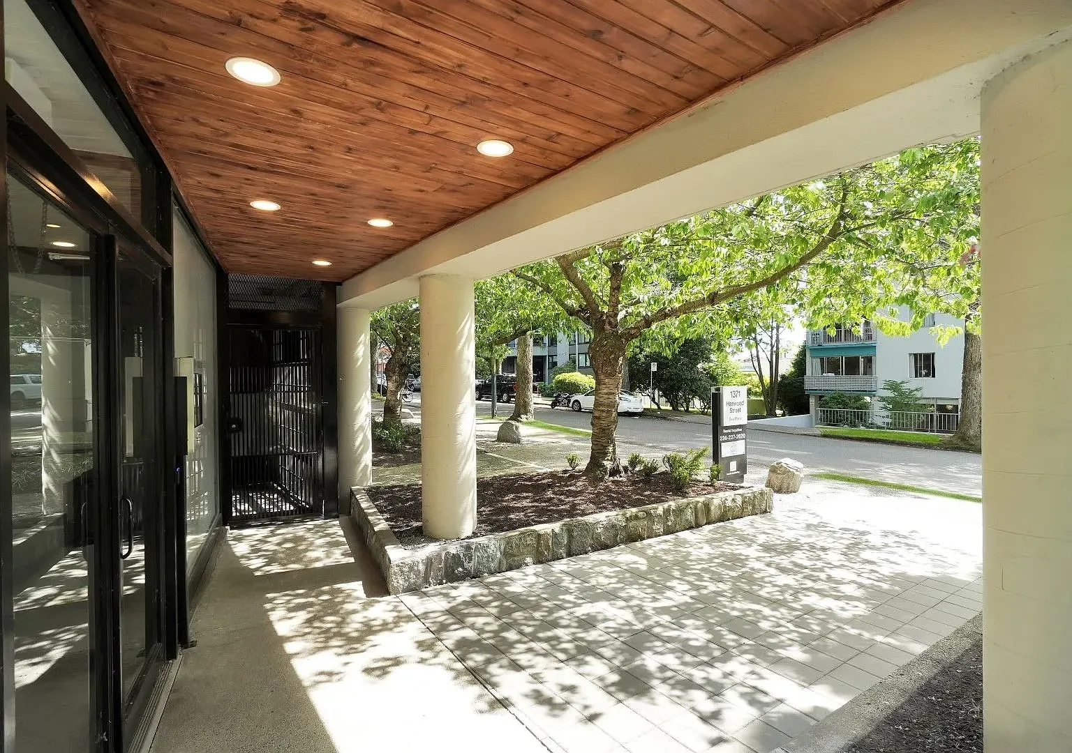 1371 Harwood Street — Photo 2
