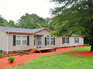 1185 Heritage Farm Rd, Hickory, NC 28601