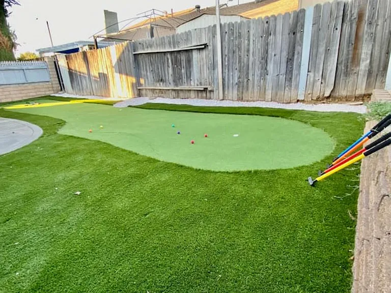 Miniature golf
