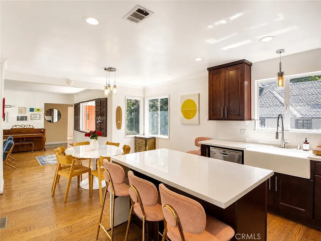 3 bed, 1820 sqft, $7,000 — Photo 3