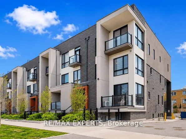 8 Marquette Ave #7, Toronto, ON M6A 1X8
