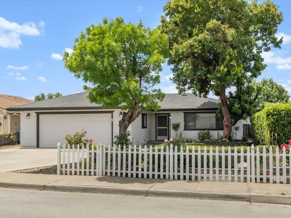 820 Clearview Dr, Hollister, CA 95023