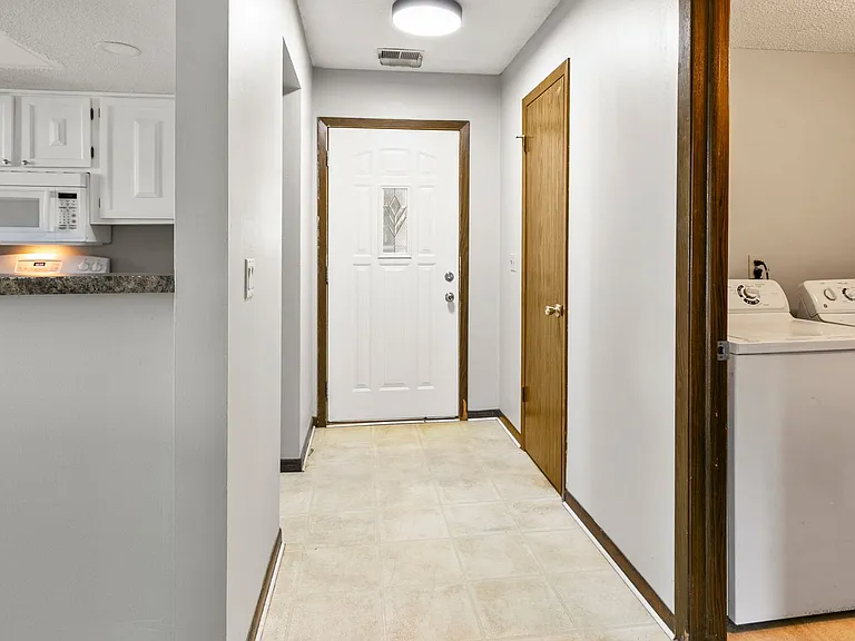 9002 David Cir — Photo 3