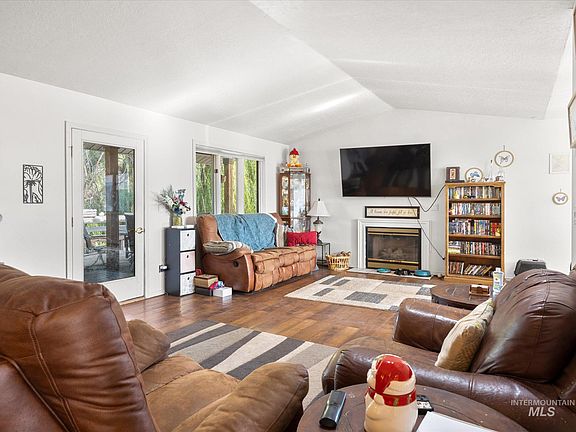 4th image of 1009 Grays Creek Rd