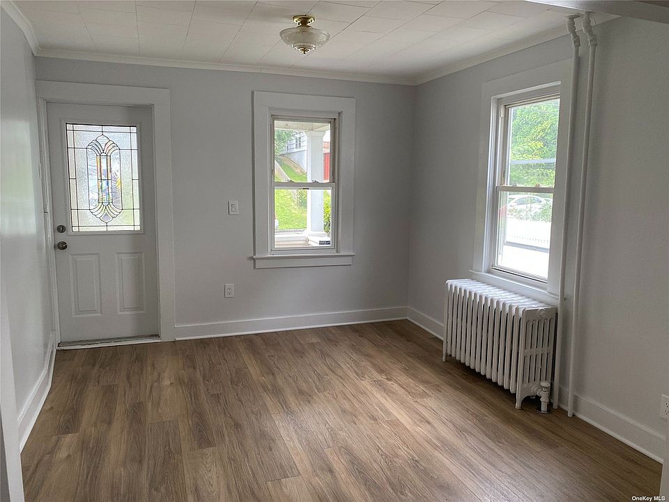 52 Summers St Oyster Bay NY Zillow