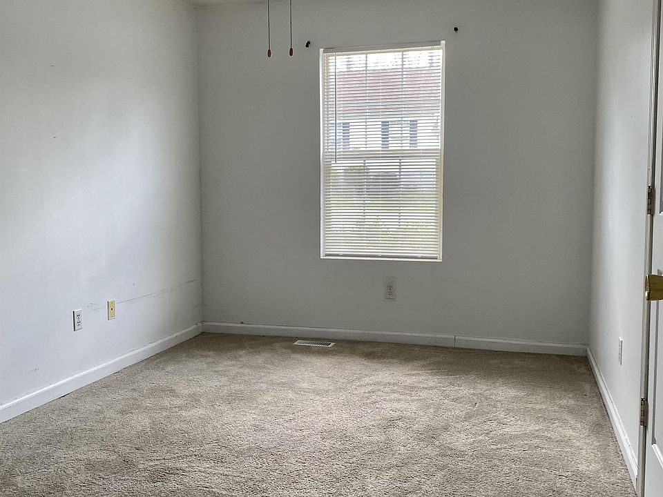 2nd image of 3691 Martin Dr APT 2