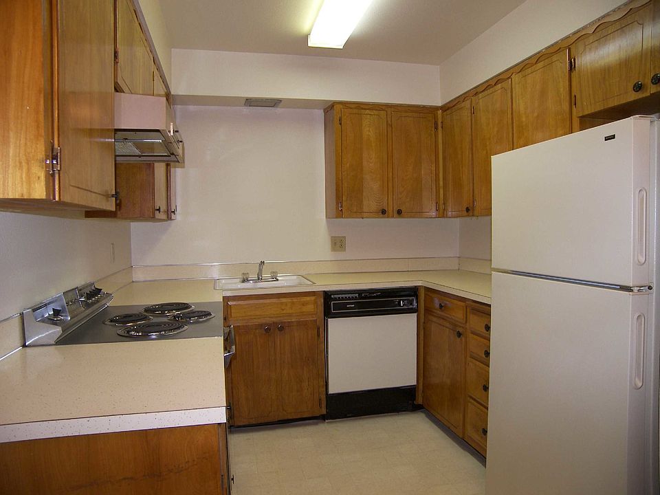 2nd image of 3645 SE 33rd Ave