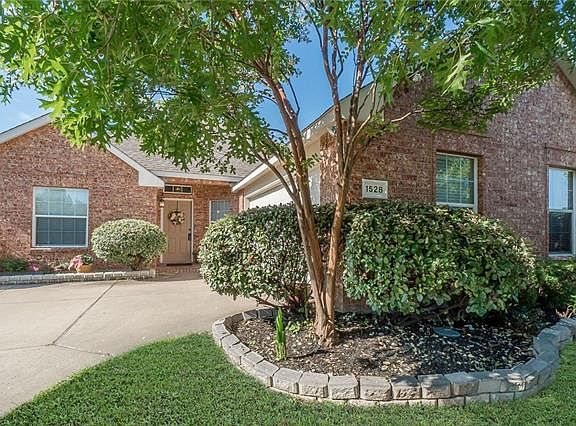 3rd image of 1528 Sleepy Hollow Dr