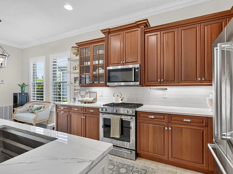 10542 SW Westlawn Blvd — Photo 32
