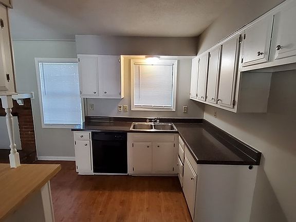 3rd image of 4998 Simsbury Dr