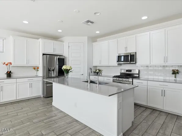 2327 E RIDGEWOOD Lane, Gilbert, AZ 85298
