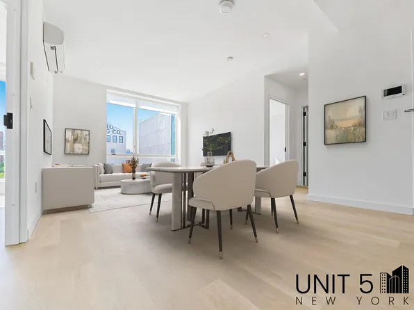 627 Franklin Avenue image 1 of 14