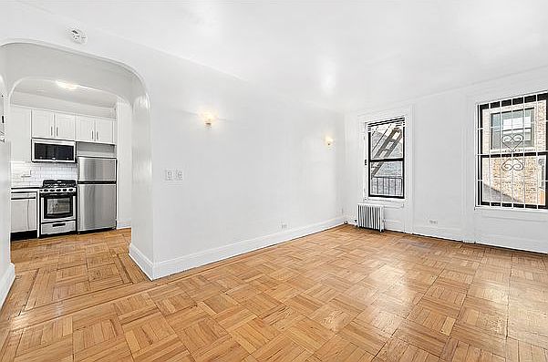 1st image of 924 3rd Ave #4B