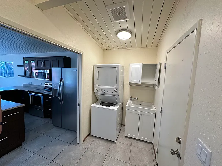 834 Miller Ave — Photo 12