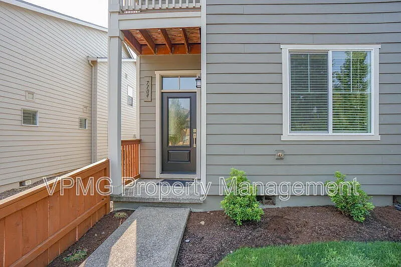 4 bed, 2.5 bath, 1646 sqft, $2,395 — Photo 4