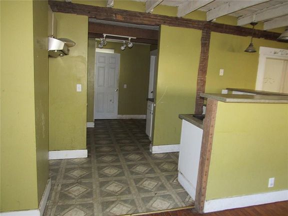 3rd image of 101 E Main St