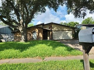 7230 Corta Calle Dr, Houston, TX 77083