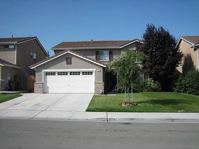 2574 Glenview Dr photo 1