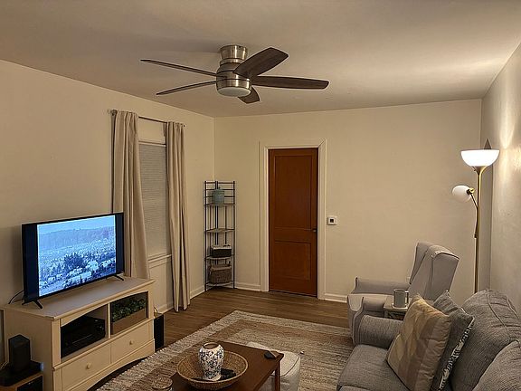 3rd image of 2121 Wright St