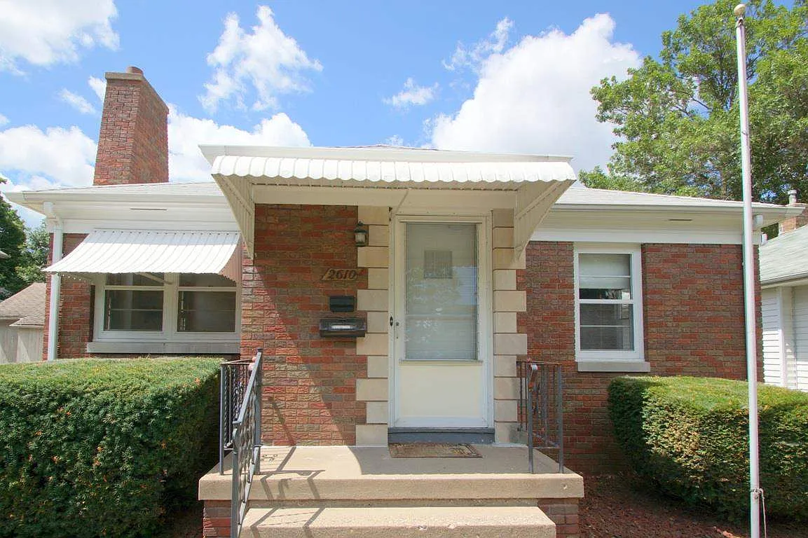 2610 Pershing Ave photo 1