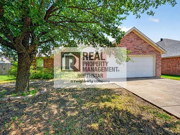 3rd image of 308 Pin Oak Ln