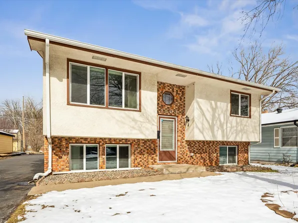 1863 3rd St E, Saint Paul, MN 55119