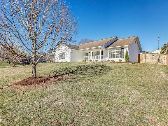 2nd image of 600 Willow Ct