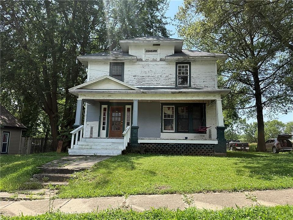 1st image of 102 E 4th St