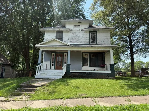 102 E 4th St, Pickering, MO 64476