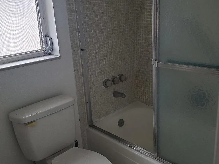 110 Stratford E #H — Photo 9