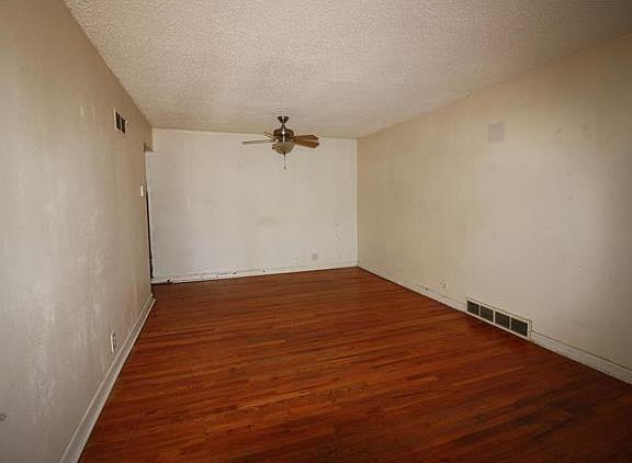 4th image of 5542 Sunbury Ave