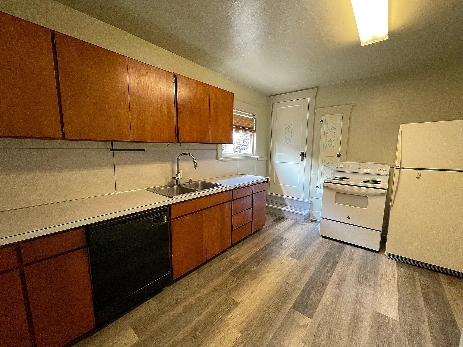 3 bed, 1190 sqft, $2,300 — Photo 3