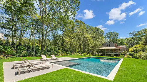 401 Town Ln Photo 1