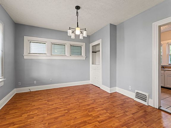 4th image of 181 W Norman Ave