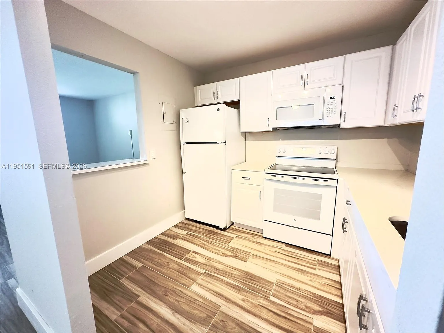 Kings Point Monaco Condos — Photo 3