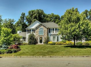 1027 Rolling Rdg, New Windsor, NY 12553