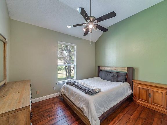 4th image of 15 Shasta Dr