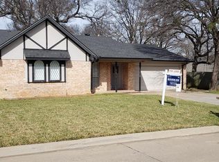 2109 Holt Rd, Arlington, TX 76006