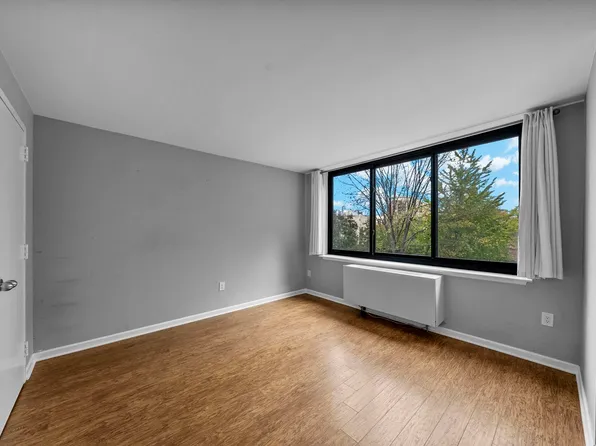 700 Grove Street image 13 of 25