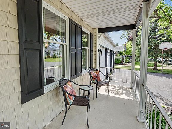 5th image of 518 Tasker Ave
