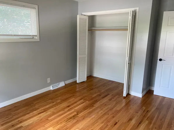 1807 Sutton Pl, Bettendorf, IA 52722