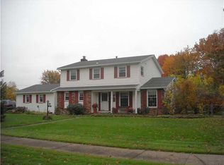 10 Kingsridge Ln, Rochester, NY 14612
