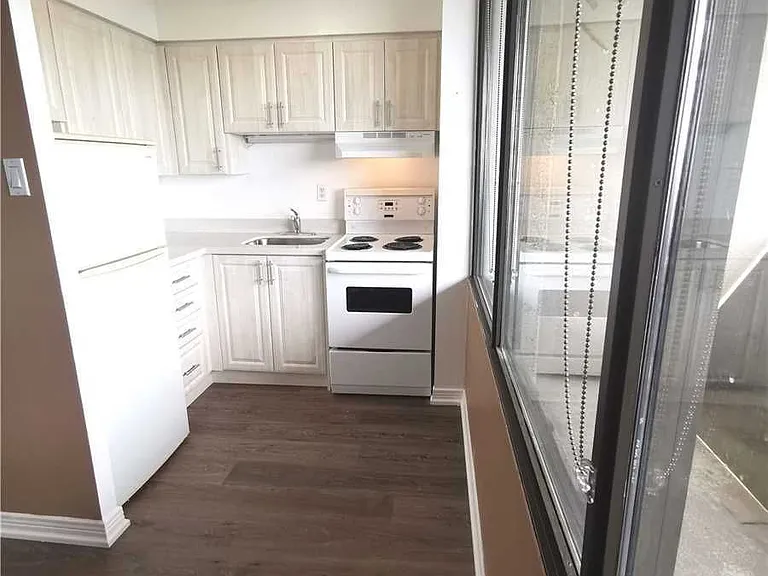 720 Spadina Ave #1606 — Photo 11