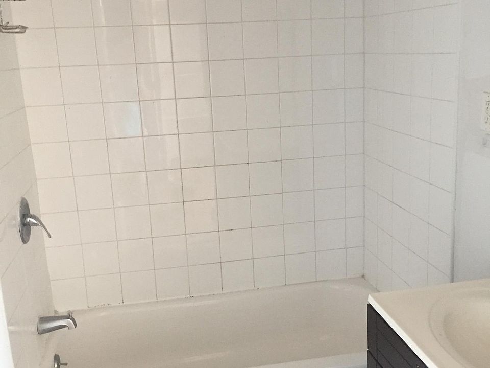 2nd image of 1433 Poplar St #2B