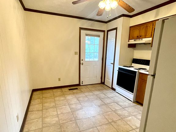 4th image of 215 Geoff Ln